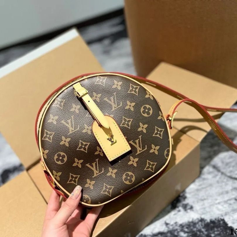 新品未使用 箱付  LOUIS VUITTON ノベルティトートバッグ 専用ページ