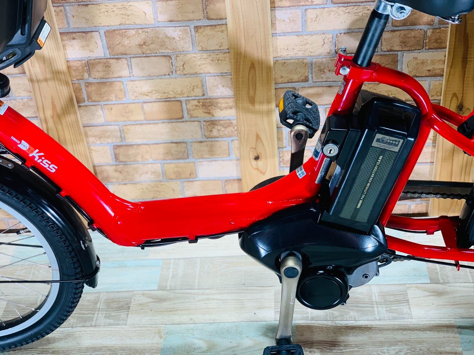 赤い電動アシスト自転車 バスケット付きバッテリー12.8ah 赤い電動