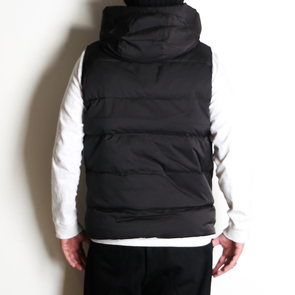 【1piu1uguale3】STAND DOWN VEST　ブラック 1PIU1UGUALE3 RELAX/ウノピゥウノウグァーレトレ リラックス