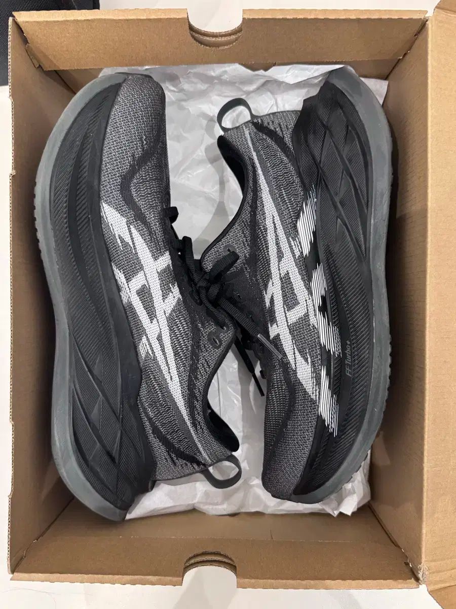 Asics アシックス スーパーブラスト 2 黒 白 255 サイズ