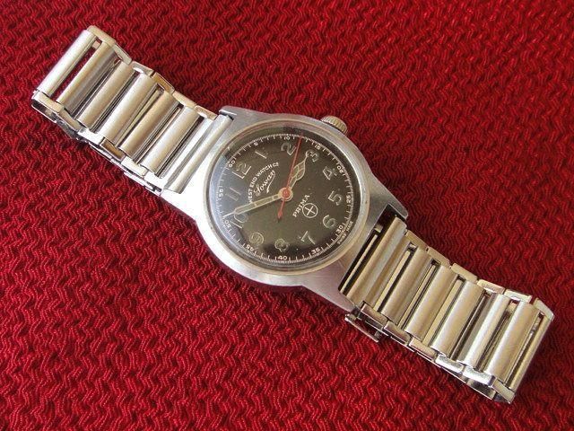 1960年Sowar イギリス軍官給品 黒文字盤 スイス製ミリタリー 手巻 