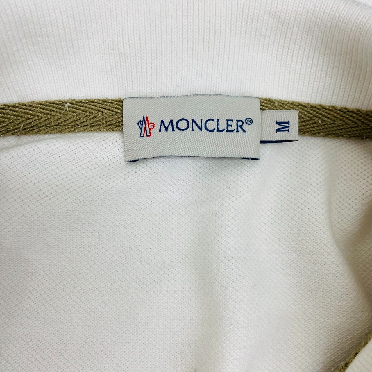 美品✨MONCLER ポロシャツ ホワイト ビッグロゴ ワッペン M MONCLER モンクレール 鹿の子織ポロシャツ 刺繍ワッペン 襟裏