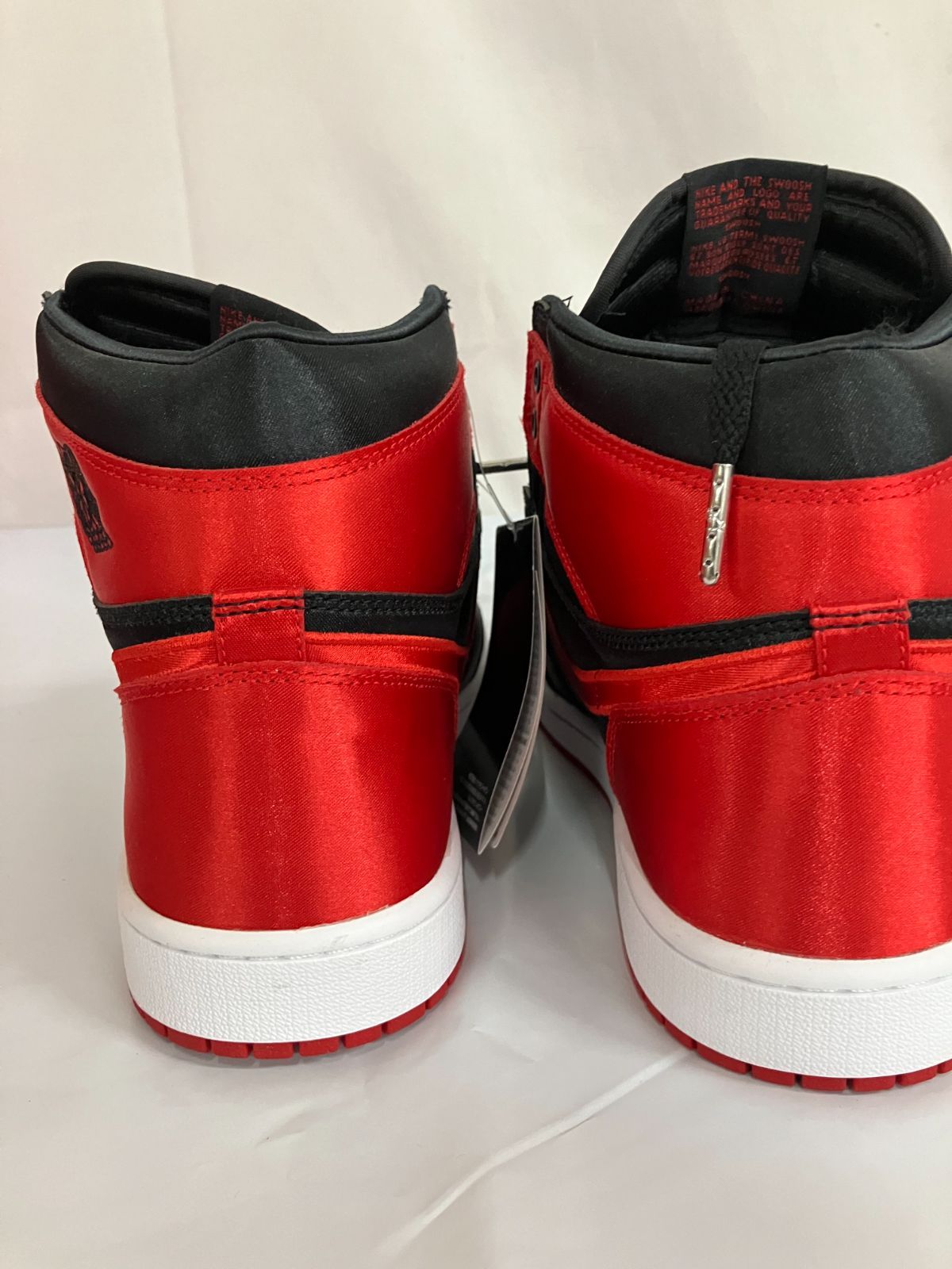 n*3様 supreme NIKE レッド ゴールド装飾 パンツ S Supreme 25FW 25AWのパンツ＆ショーツ一覧 | God Meets Fashion