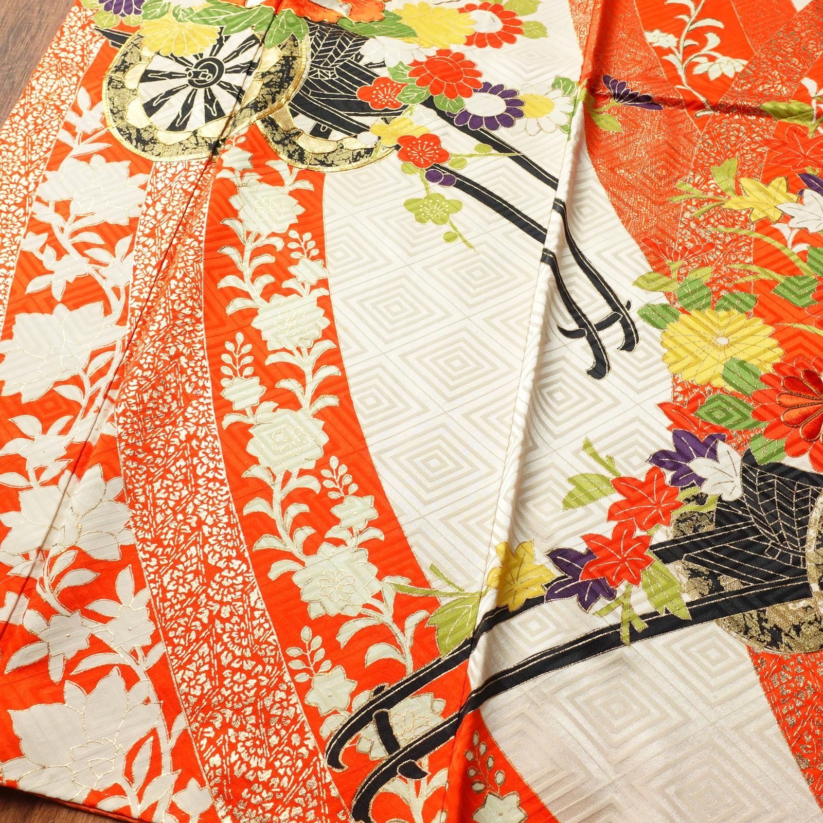 中古 振袖 正絹 古典柄 袷仕立て 身丈162.5cm 裄丈66.5cm 箔 金彩 扇子 さくら 七宝 着物 成人式 青・紺