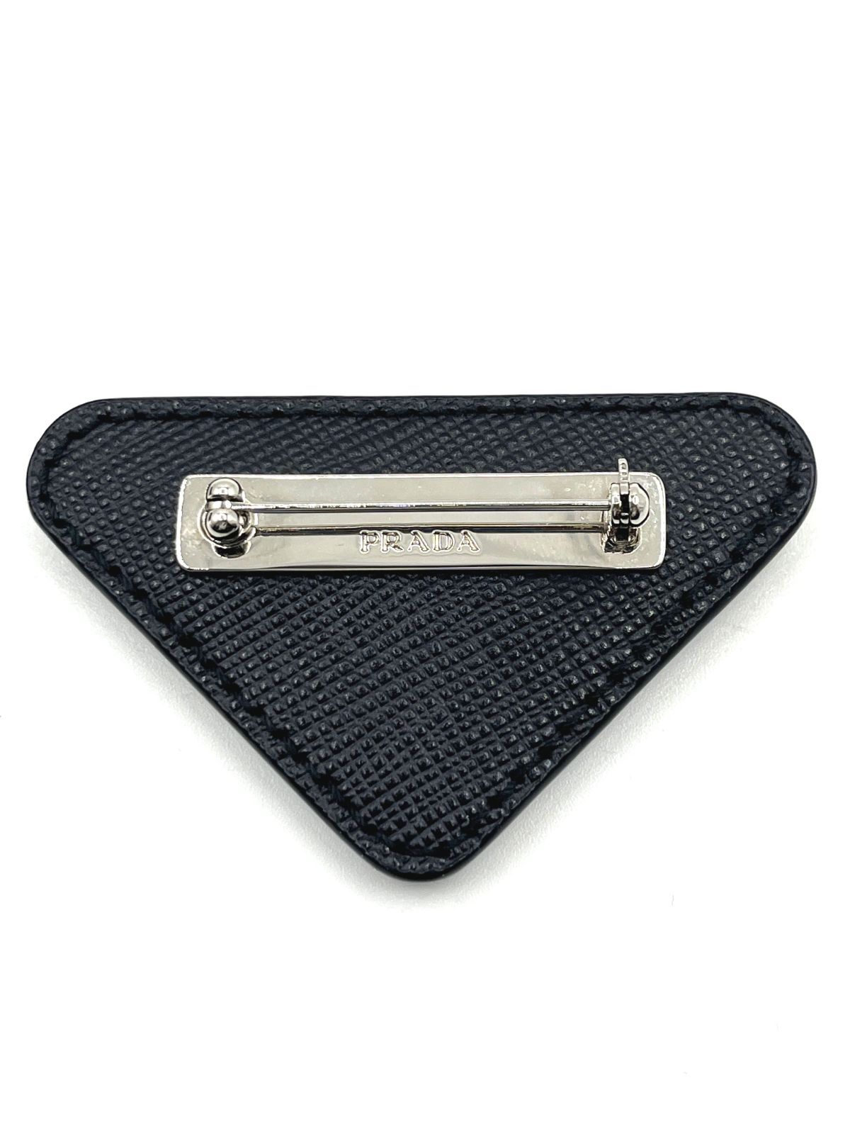 美品】PRADA プラダ トライアングル LOGO SAFFIANO ブローチ