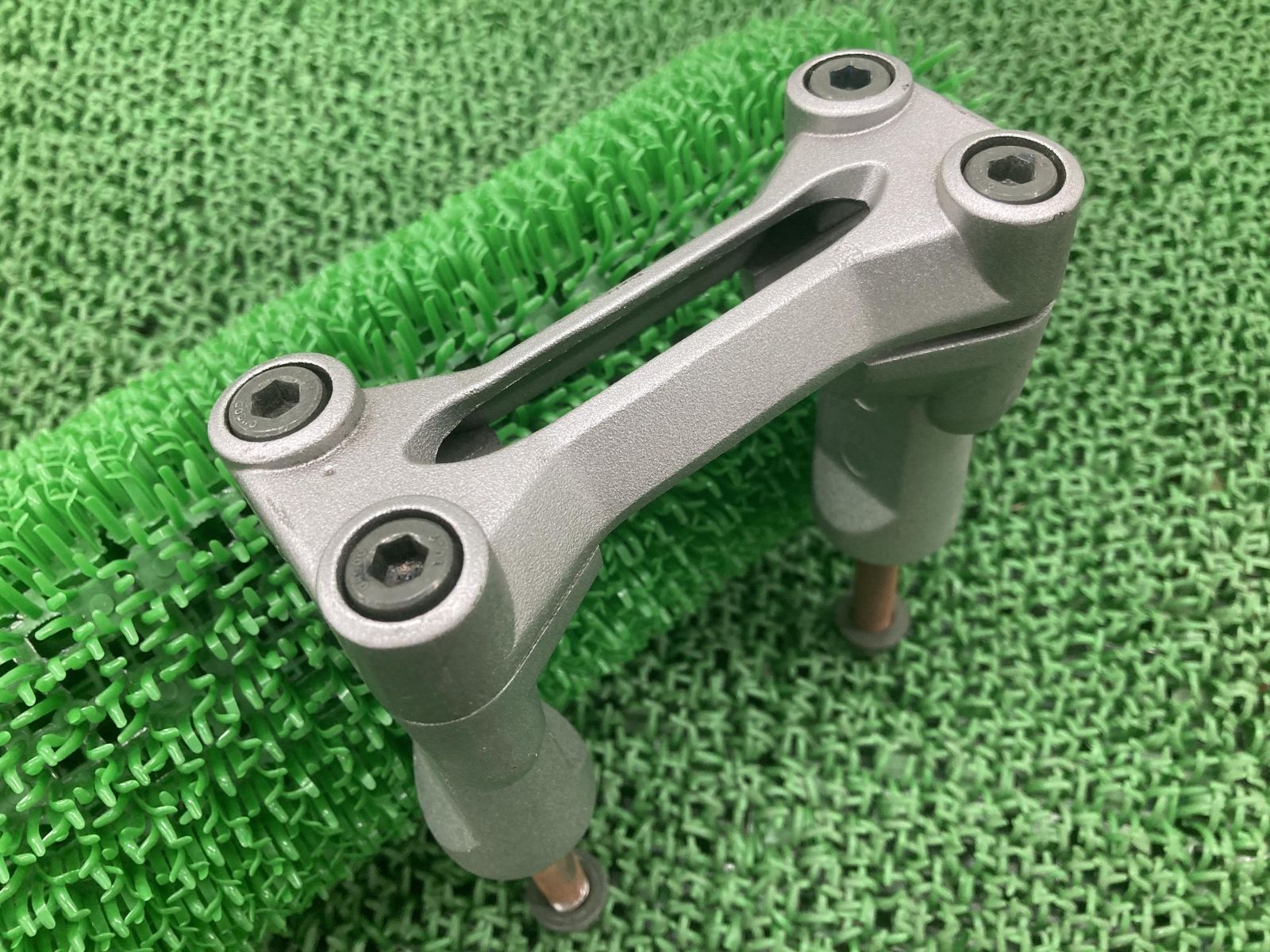 FZ-1フェザー ハンドルポスト JYARN17N36A001*** ヤマハ 純正 中古 JYARN17N FZ1FAZER ハンドルクランプ 曲がり無し 品薄 希少品