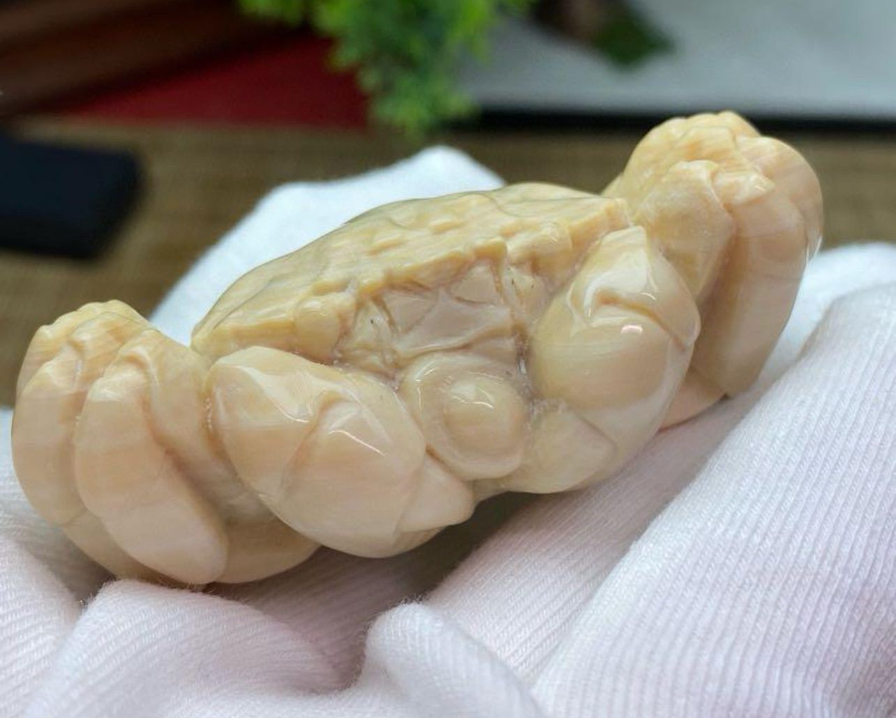 天然マンモス牙美しい手作り彫刻 カニ手遊び 握り物 置物 Carving