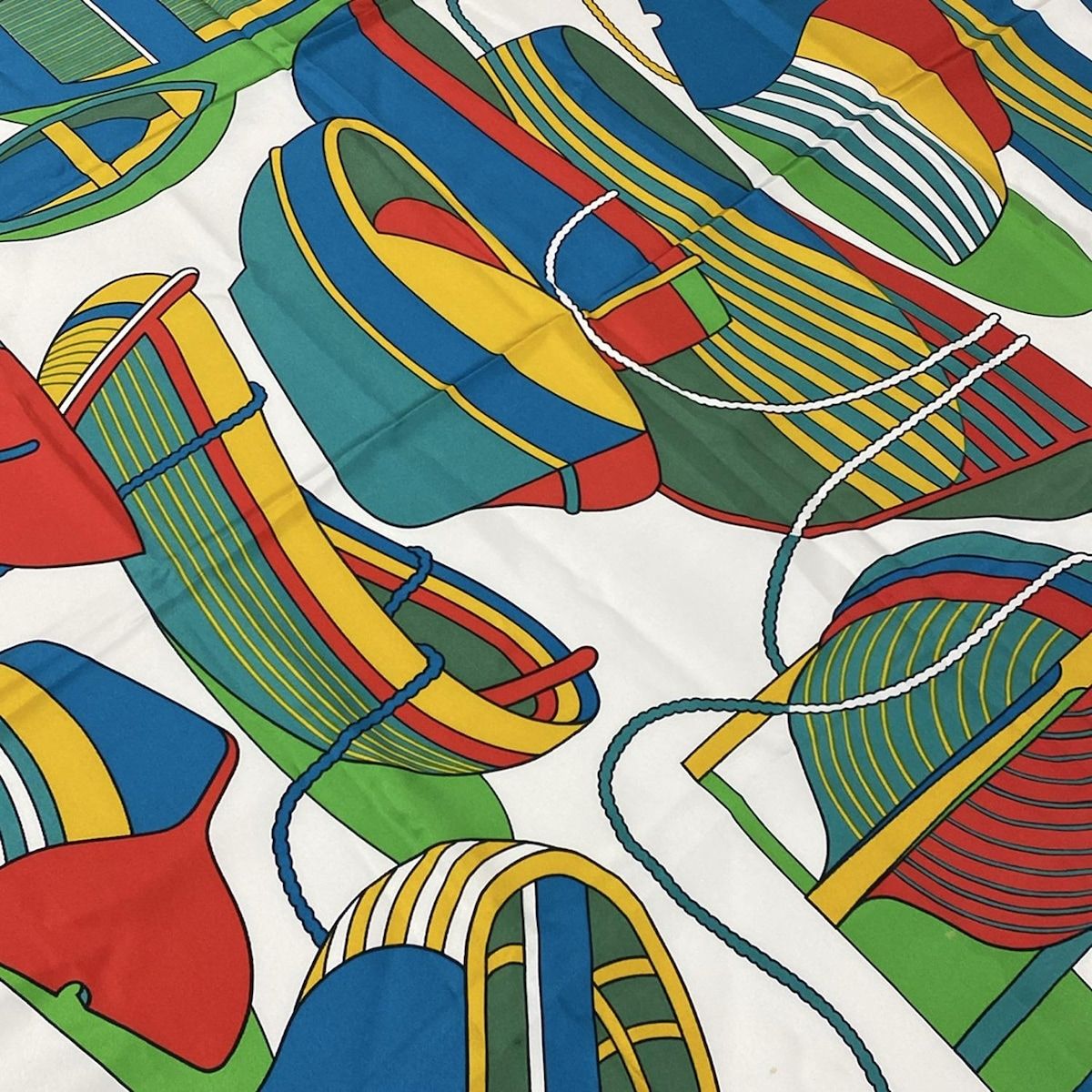 HERMES(エルメス) スカーフ カレ90 白×レッド×マルチ THALASSA  