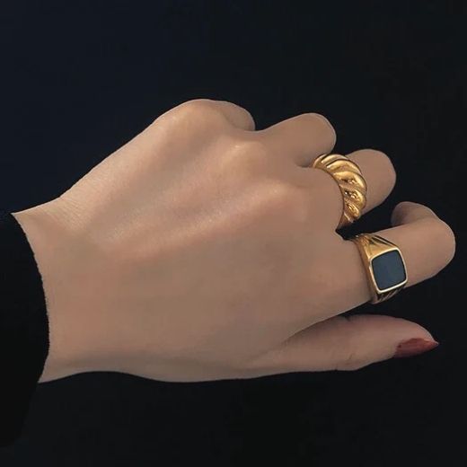 【SHAPES STUDIO】Vintage Squared シグネットリング SHAPES STUDIO】Vintage Squared シグネットリング - メルカリ