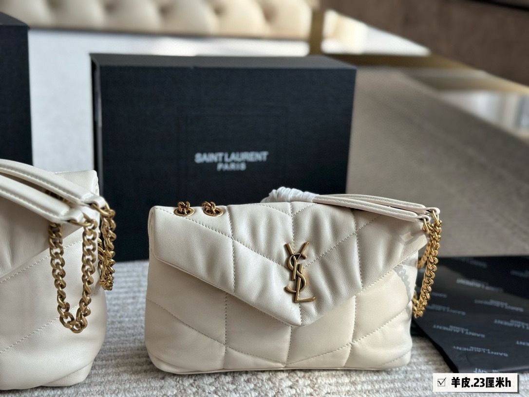 ⭐️ YSL の Loulou Puffer クッションバッグ 大きさ 29×22cm 小ささ 23×16cm -MM輸入5