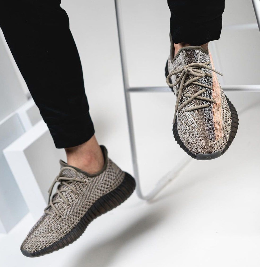 adidasアディダスYeezy Boost 350 V2 Ash Stone GW0089