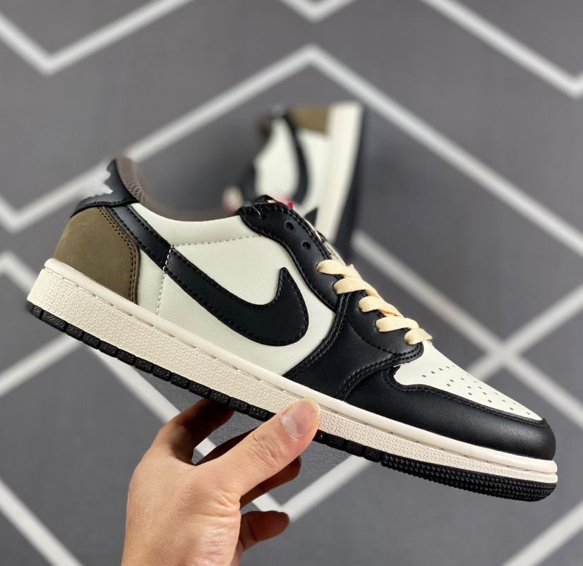 ナイキ スニーカー Travis Scott x Nike Air Jordan 1 Low OG SP  