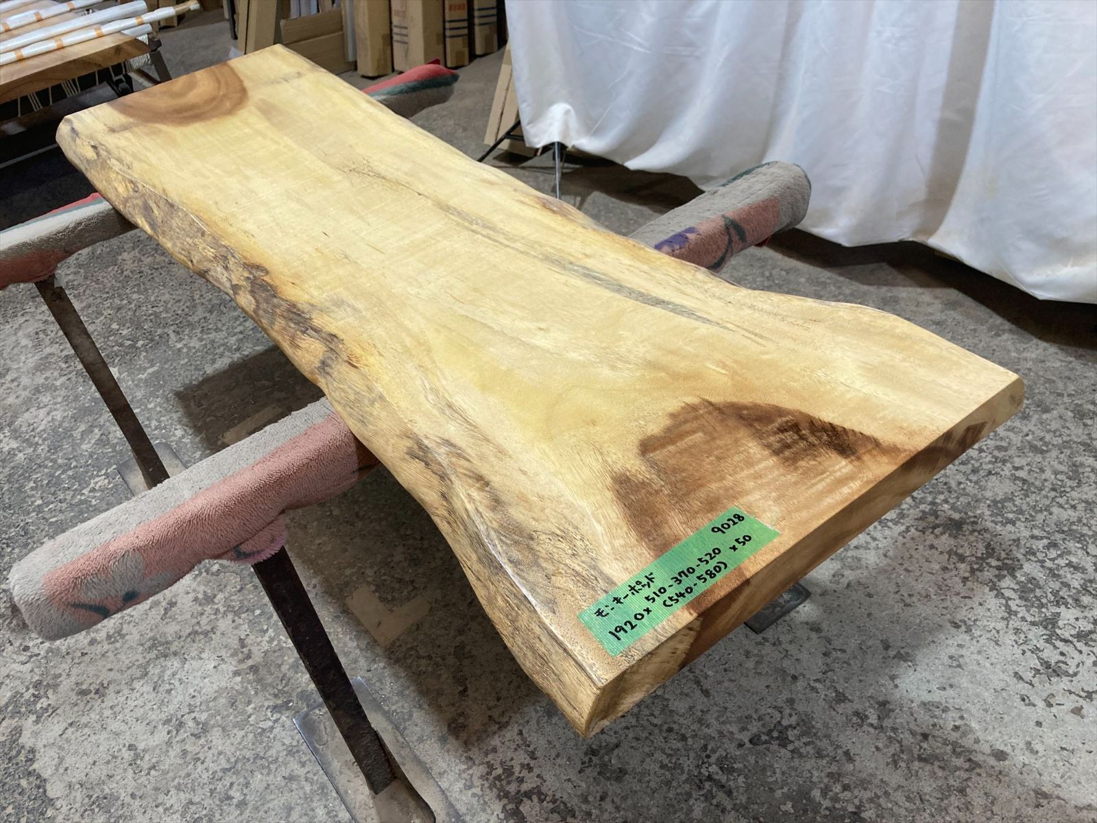 モンキーポッド9028 一枚板無垢 乾燥材 1920ｘ510-370-520ｘ50mm カウンター センターテーブル ダイニングテーブル