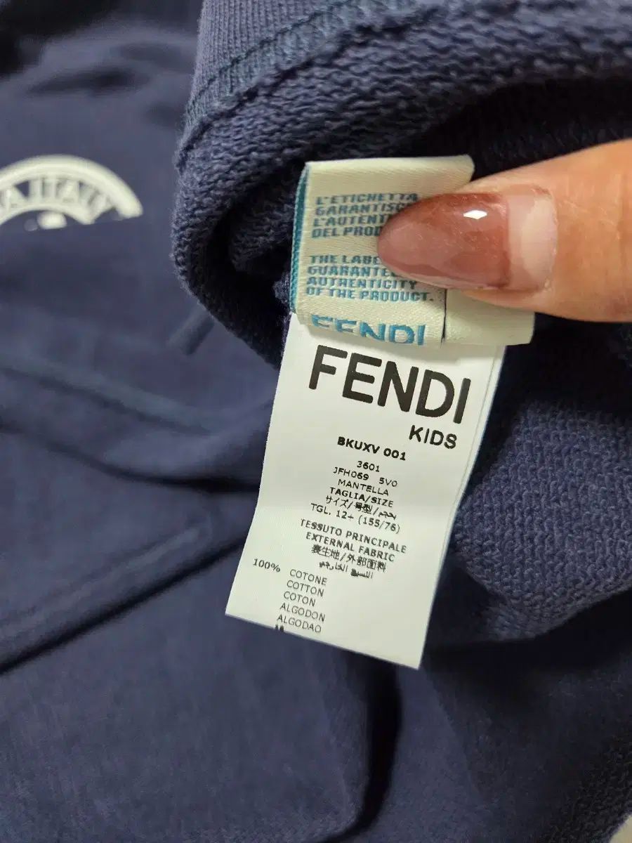 ネイビー フーディー