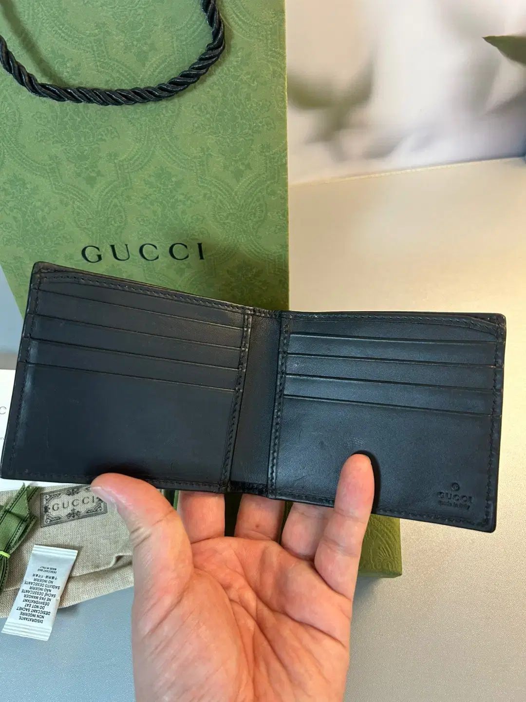 GUCCI 蛇　二つ折財布 GUCCI グッチ 二つ折り財布 GGスプリー 蛇柄 - メルカリ