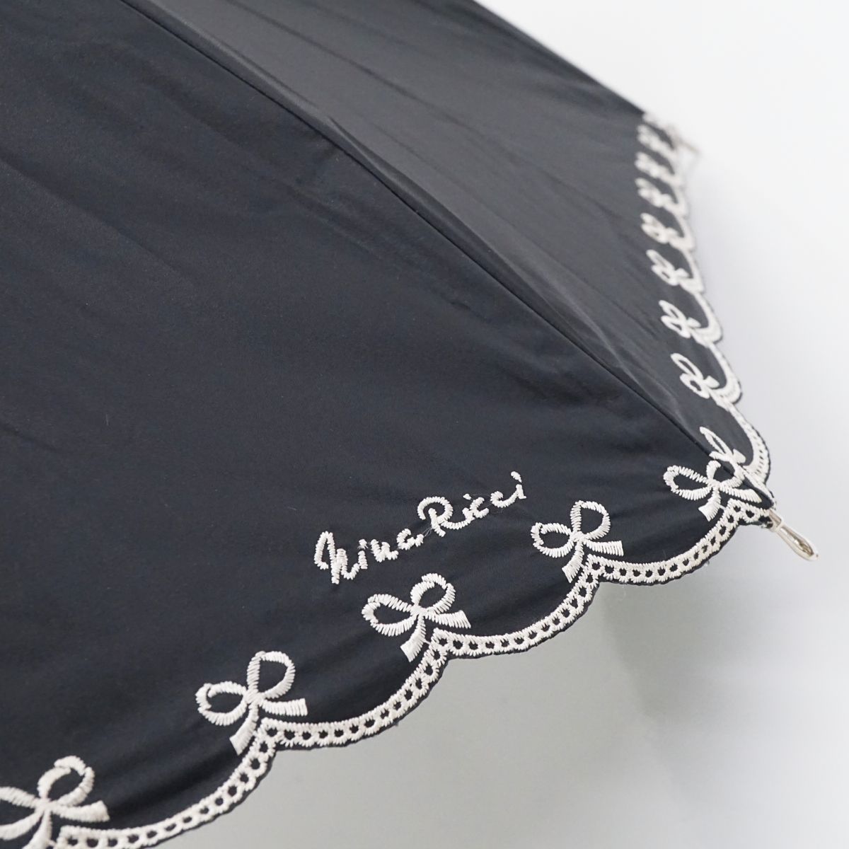 ニナリッチ 日傘 USED品 ​リボン刺繍 ブラック 黒 UV 遮光 晴雨