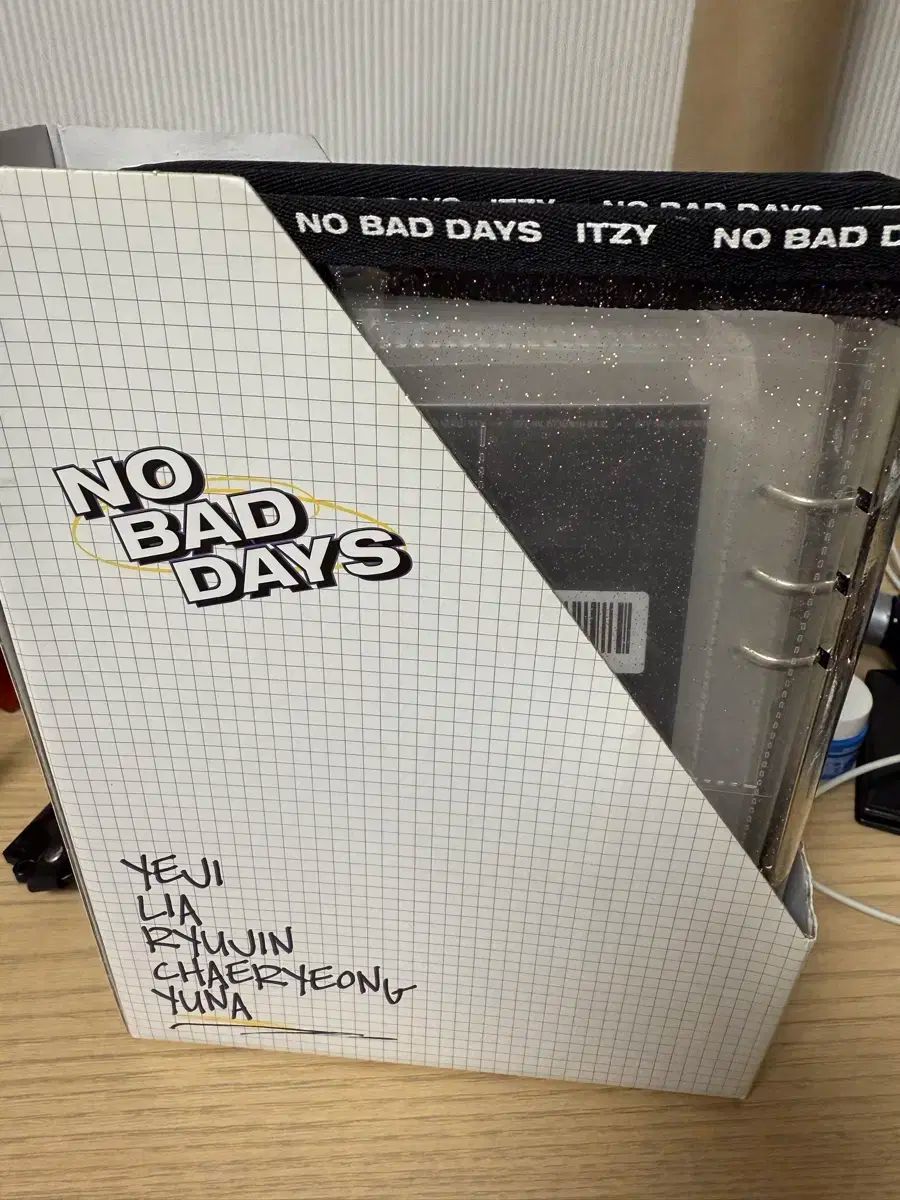 ITZY(イッチ) itzy no bad days パッケージ トレカホルダー トレカケース