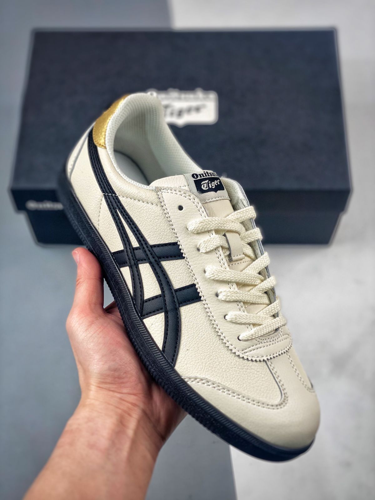 新品 オニツカタイガー onitsuka tokuten