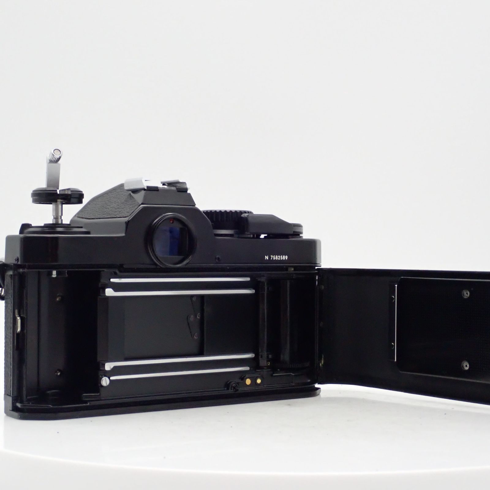 今がお得！ Nikon New FM2 FM2n ブラックペイント 一眼レフフィルムカメラ Ais Ai-s Nikkor 50mm f1.8 標準 単焦点 パンケーキ マニュアル レンズ 2121990 明瞭な