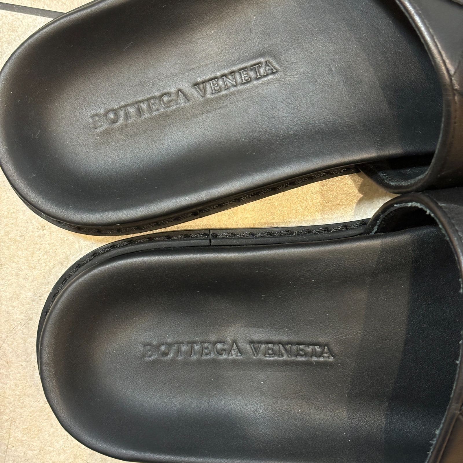 ΩNA3438 大人気！ BOTTEGA VENETA ボッテガヴェネタ サンダル メンズ