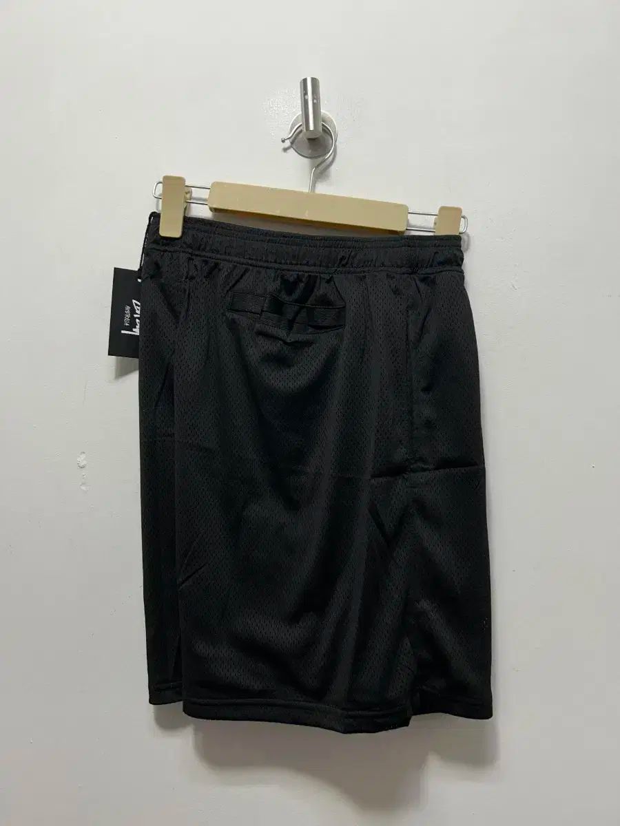 情報が満載。 STU SaTurday of Us ブラック メッシュ ハーフパンツ 蛍光 ロゴ 36サイズ XL 【決算30％】