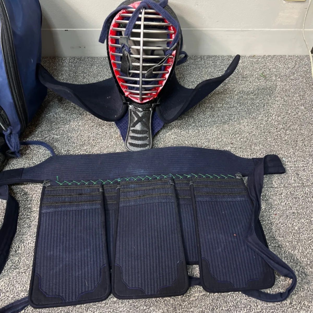 剣道防具 小学生～中学生用？ 面 胴 垂れ 小手 4点セット 竹刀付 現状渡し