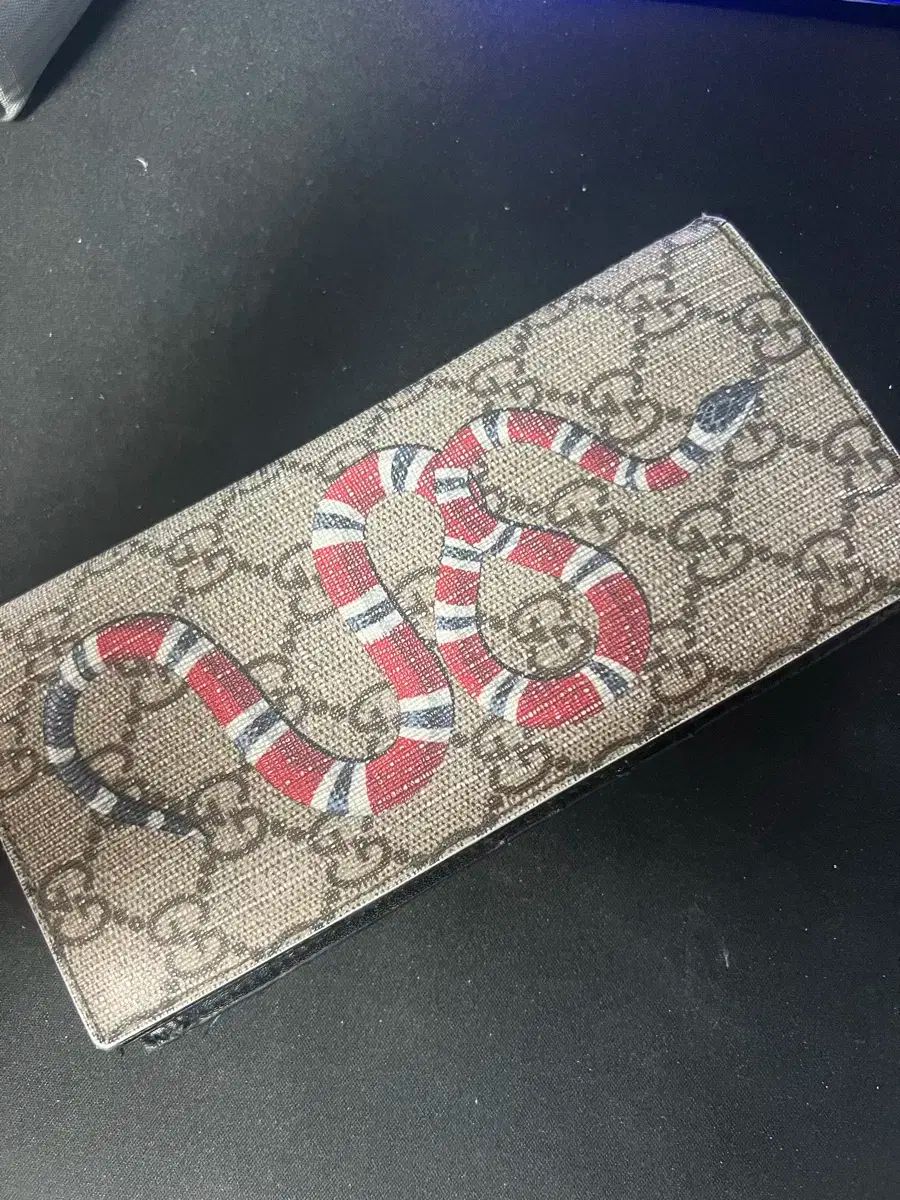 GUCCI グッチ 本物の財布