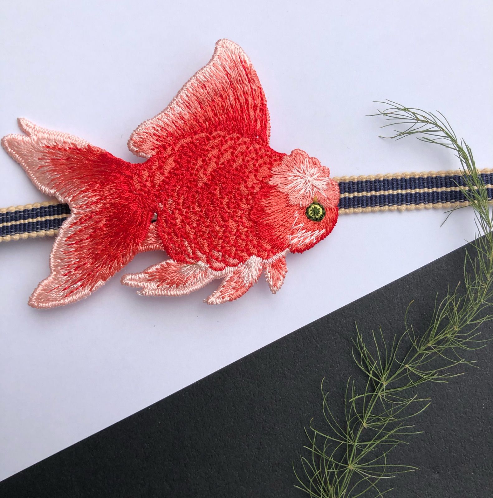 1359らんちゅう金魚の帯留め 赤 橙色 帯留 浴衣 きんぎょ