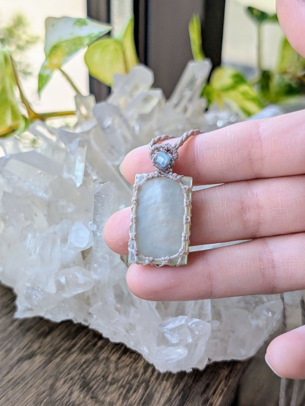 ☆マザーオブパール(白蝶貝)☆マクラメ編みネックレス 409