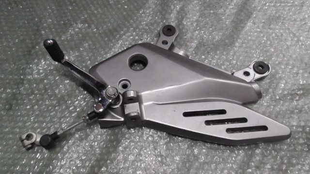 GSR250 LC6GJ55D001111xxx の ステップ左 シフト 1759972574