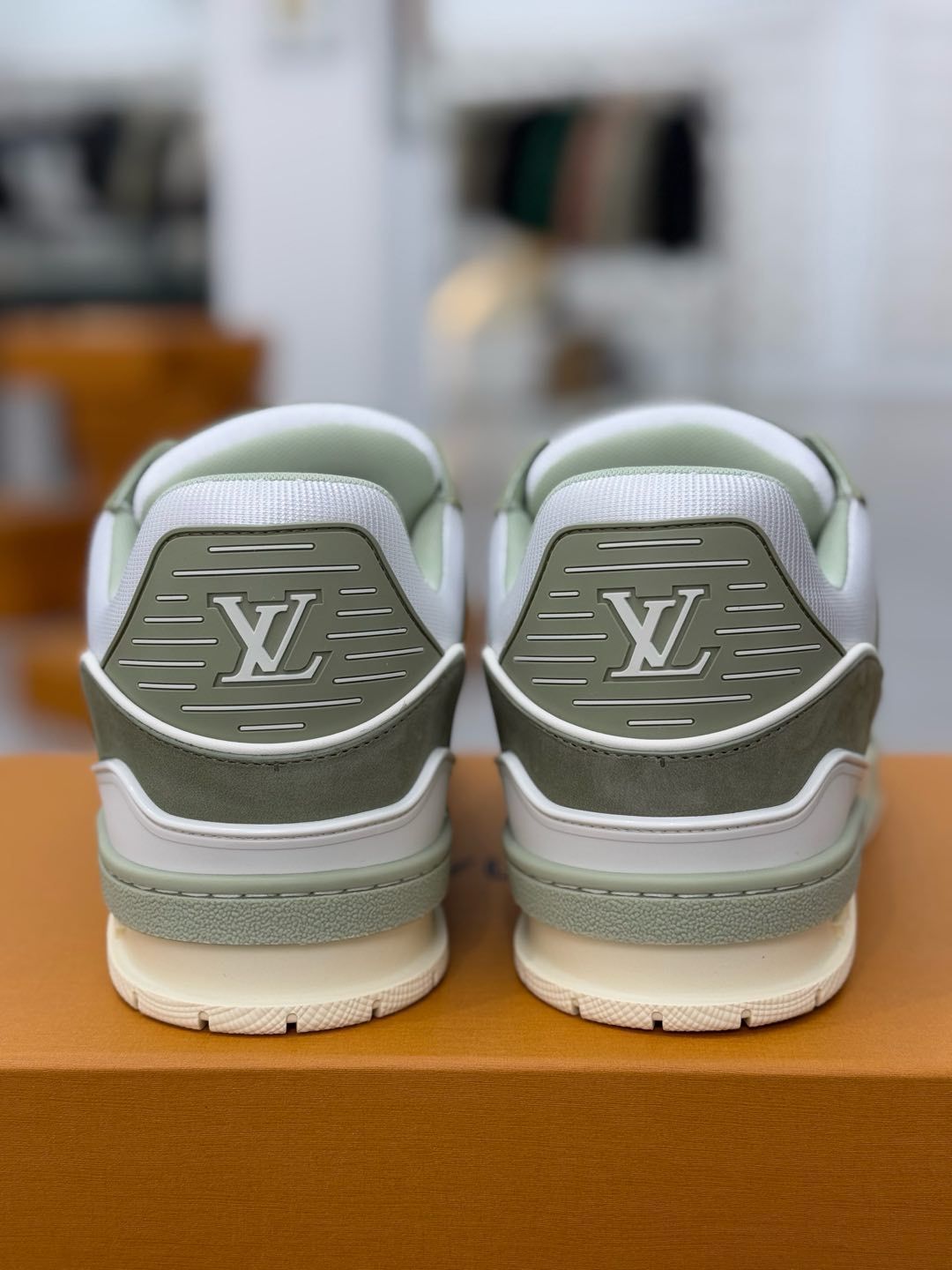 Louis Vuitton Trainer カラー 87-ライトグリーンフロスト｜本日