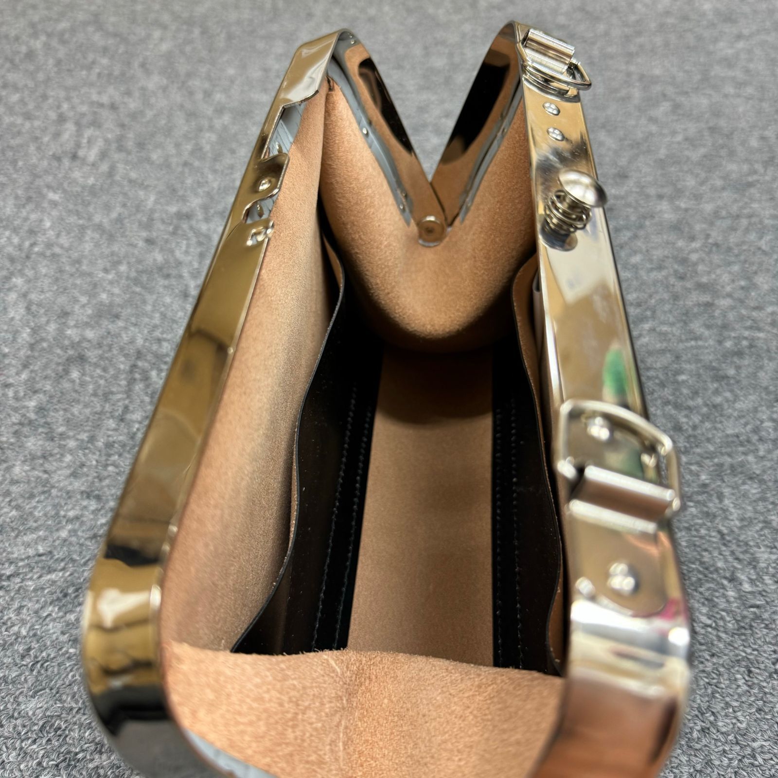 良品✨コムデギャルソン がま口 ロック 金具 ショルダーバッグ レザー 青山バッグ コムデギャルソン 吉田カバン限定・がま口ショルダー