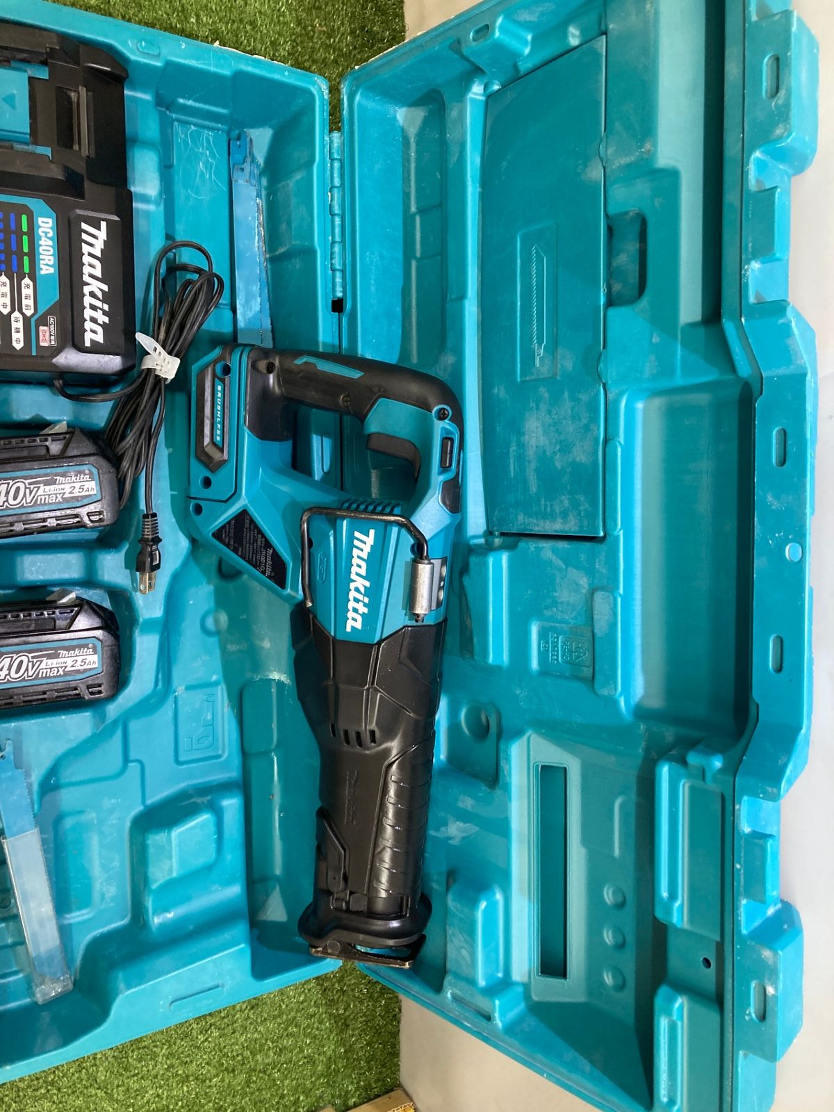 2.5Ahバッテリx2|充電器|ケース