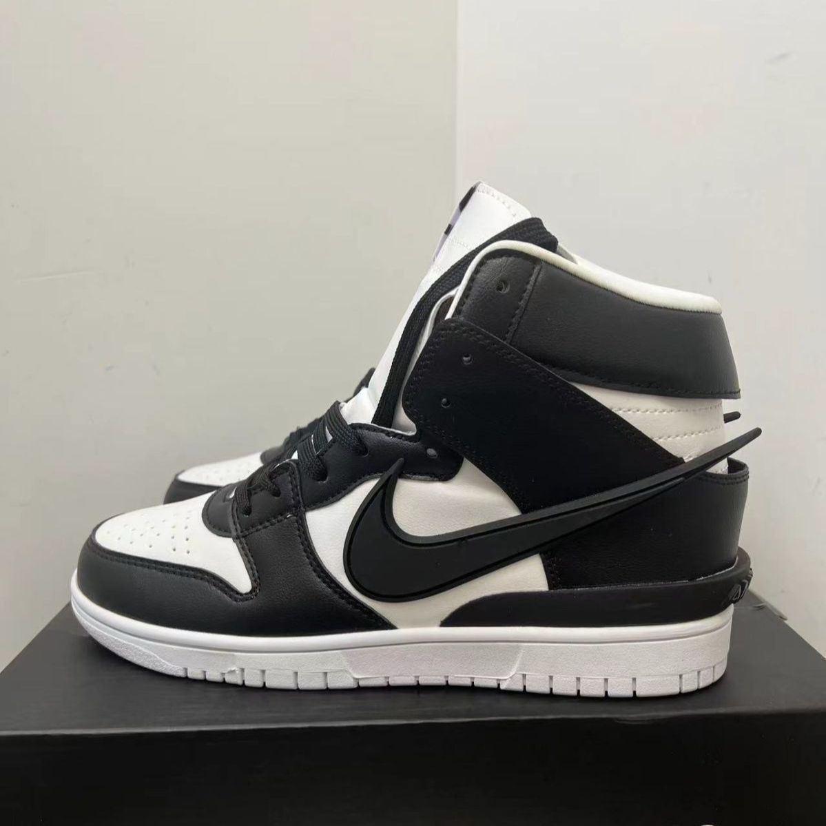 新品未使用 ナイキ AMBUSH x Nike Dunk Black スニーカー