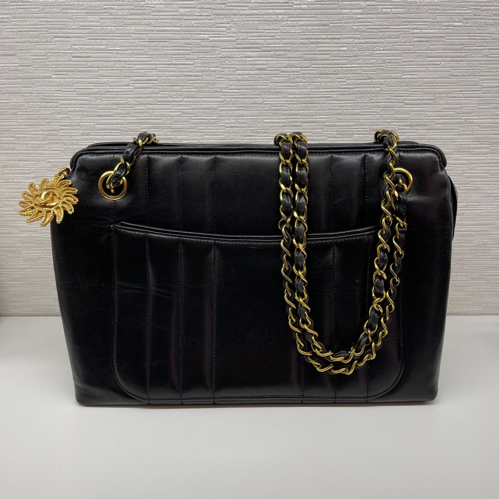 美品】CHANEL シャネル マドモアゼル チェーンショルダーバッグ ラムスキン ブラック ゴールド金具 太陽モチーフ ヴィンテージ 中古  ハンドバッグ レディース 女性用 ブランド 本革 レザー 黒 希少 レア バック - メルカリ