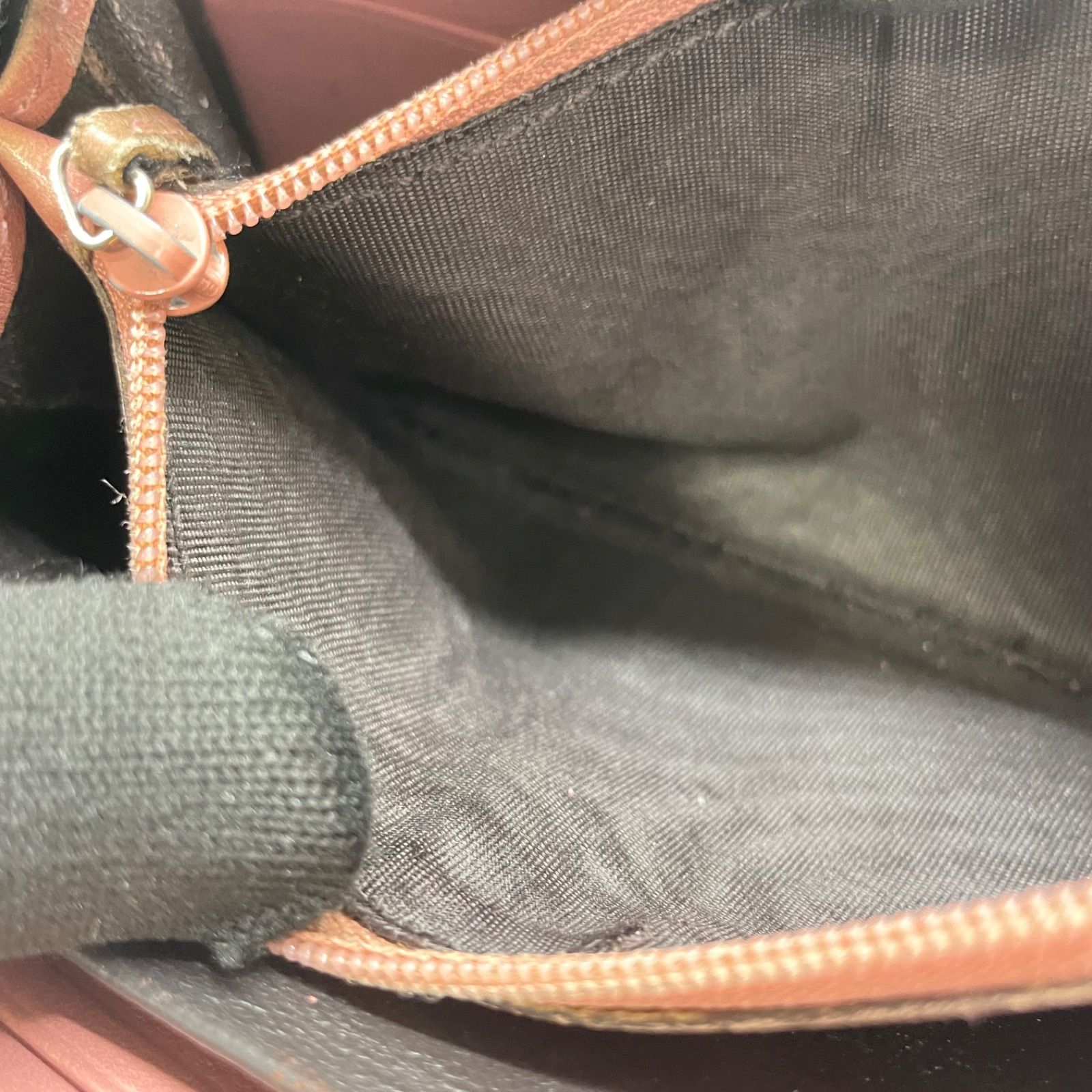 1475 GUCCI グッチ 長財布 シマレザー ピンク チャーム付き