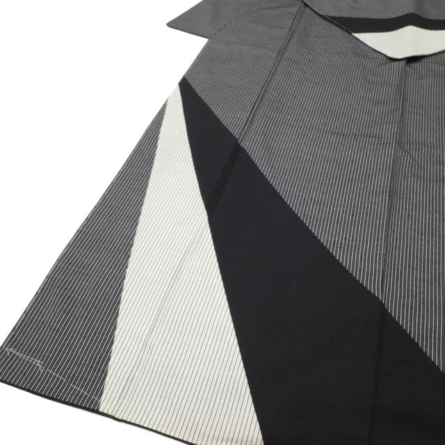 新古品】紬 袷 着物 訪問着 十日町 黒地 モノトーン 細縞 切りば