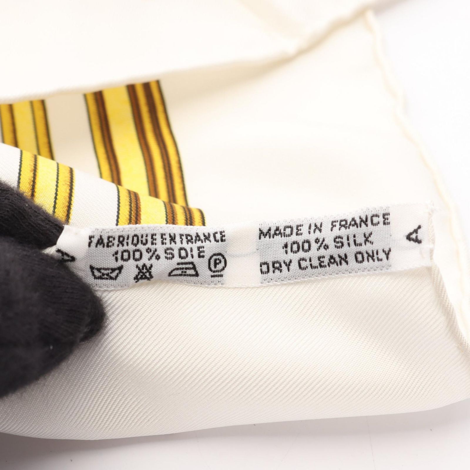 美品エルメスカレ90チェルリー公園LES TUILERIES ブラック×ゴールド エルメス カレ90 LES TUILERIES チュルリー公園 スカーフ シルク