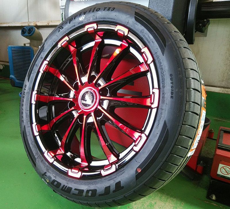 ハイエース 200系 タイヤホイールセット 新品4本セット 特選タイヤ 225/50R18 BD12 18インチ レッド - メルカリ