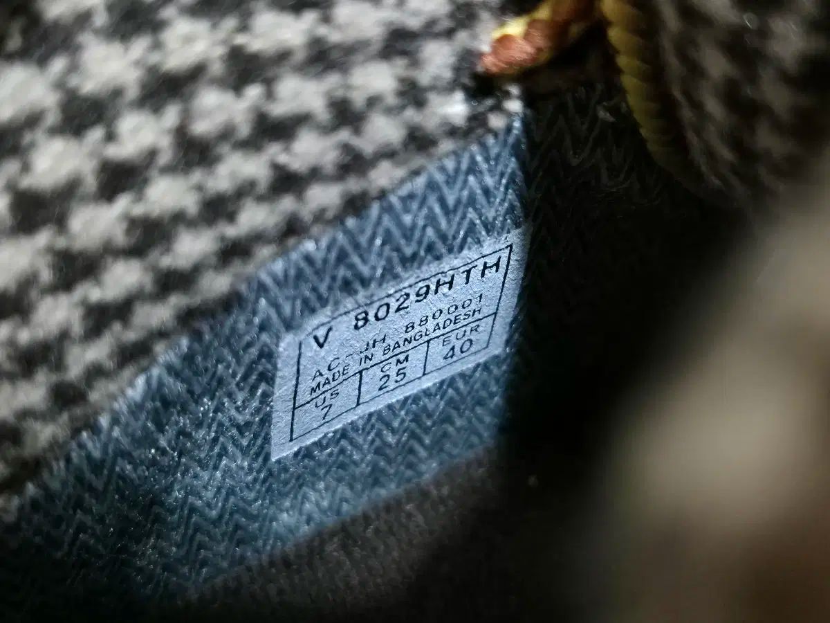 250