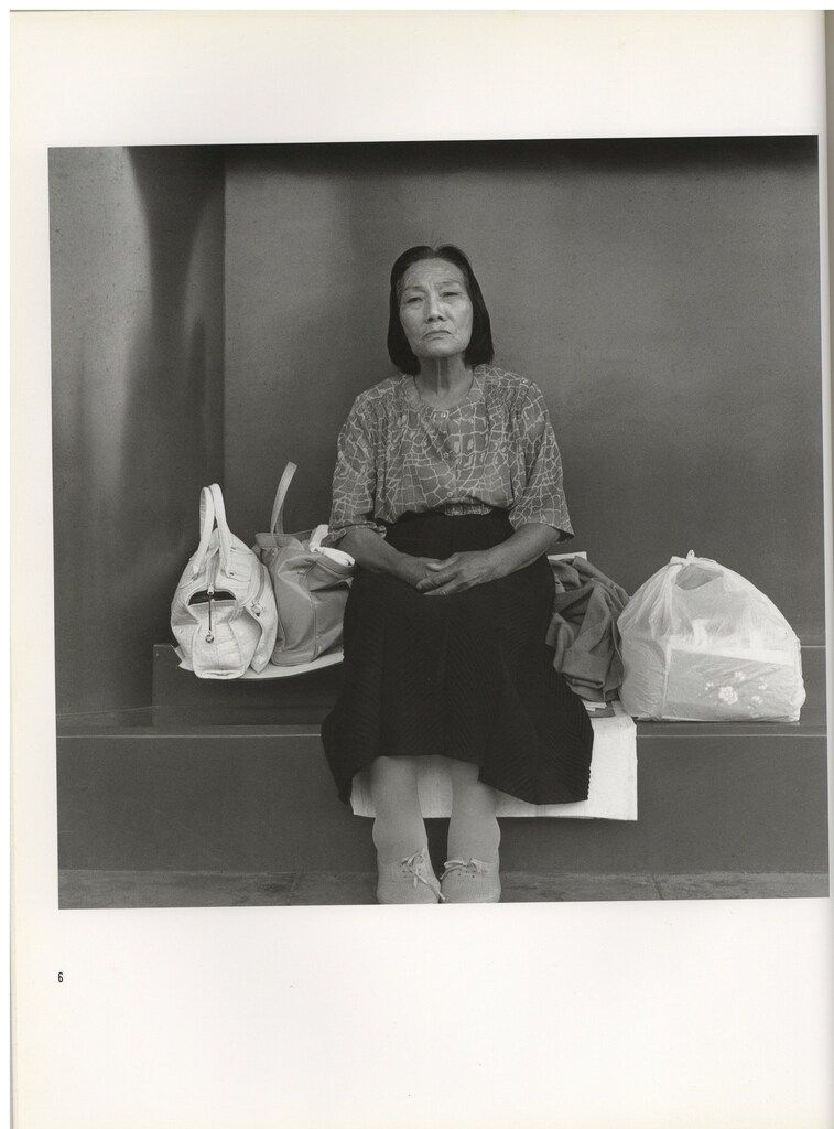 【王たちの肖像－浅草寺堺内】鬼海弘雄　帯付　★★大幅に値下げしました 王たちの肖像 浅草寺境内 鬼海弘雄 - 古本買取販売 ハモニカ古