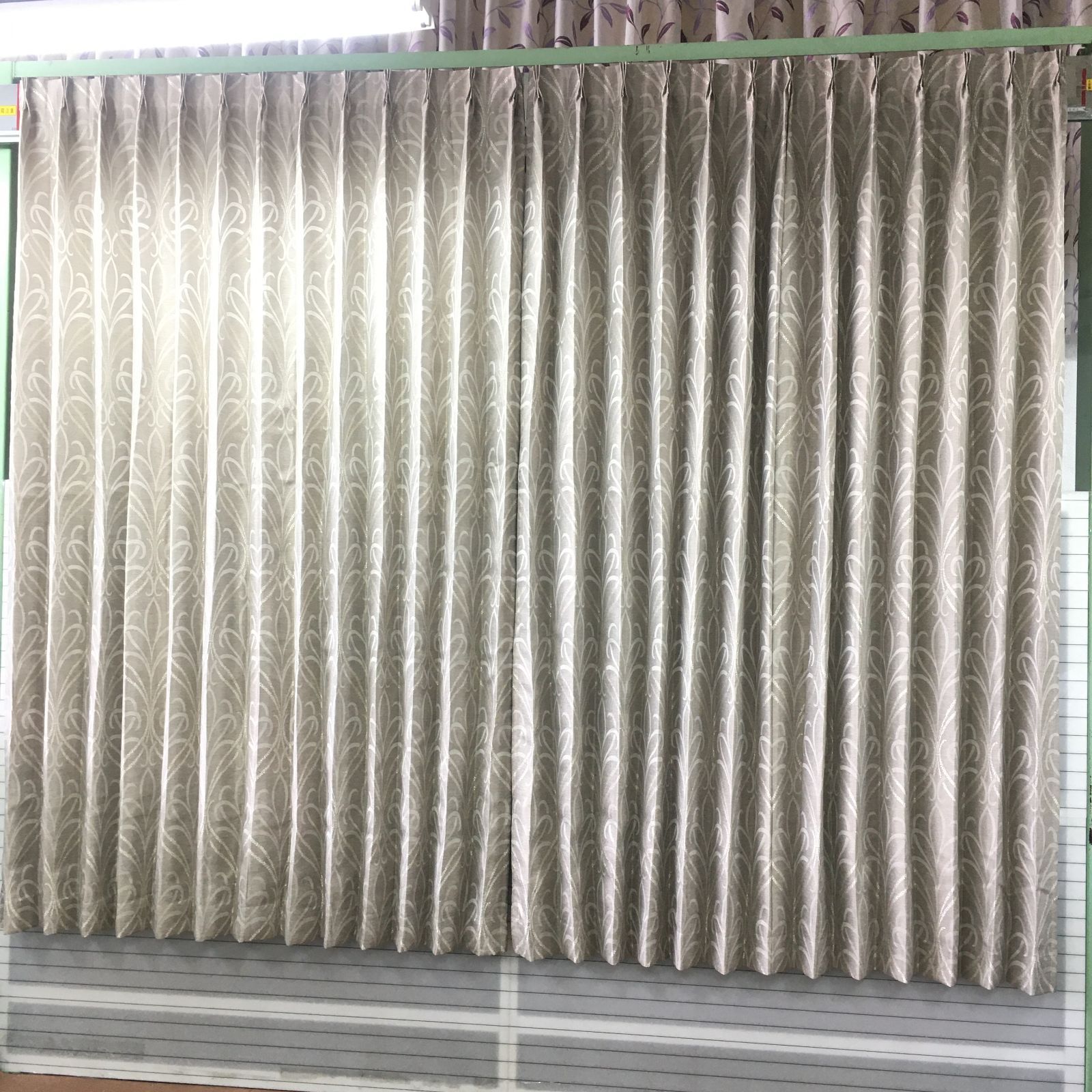 【キャンセル品】 厚地カーテン 特別価格 ２倍ヒダフルオーダー 良品 【ＭＣ１６】 巾300cm x 高さ254cm 両開き ポリエステル 形態安定加工付き