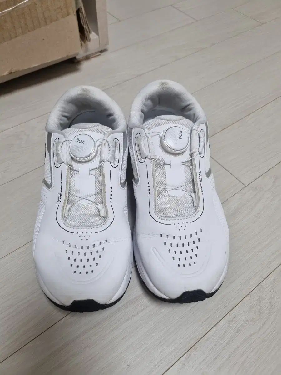 【雷市場（ポンジャン）商品韓国直送】DESCENTE(デサント) ボアダイアル スニーカーズ サイズ 255 スニーカー スウォン