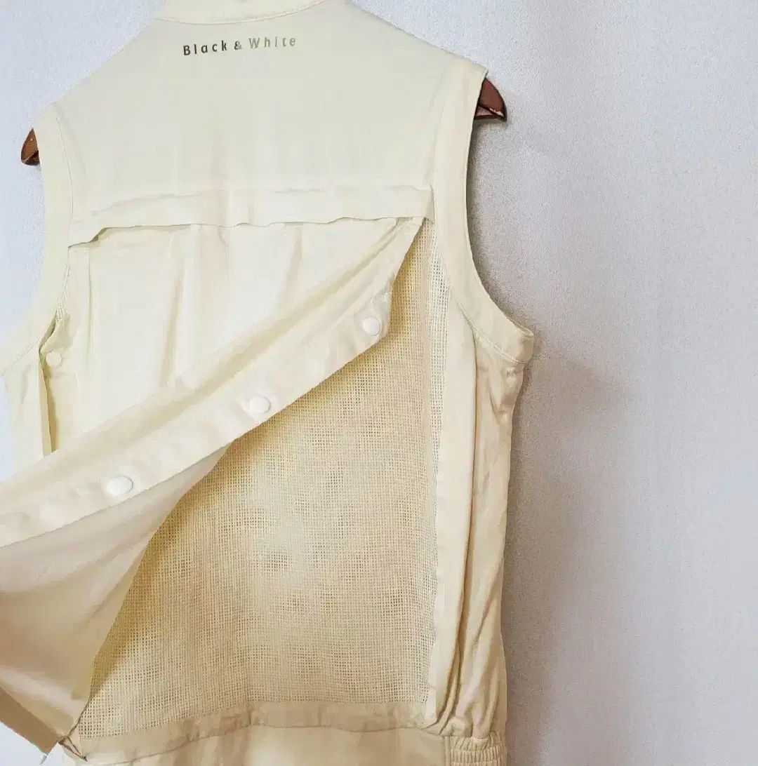 ジップアップベスト