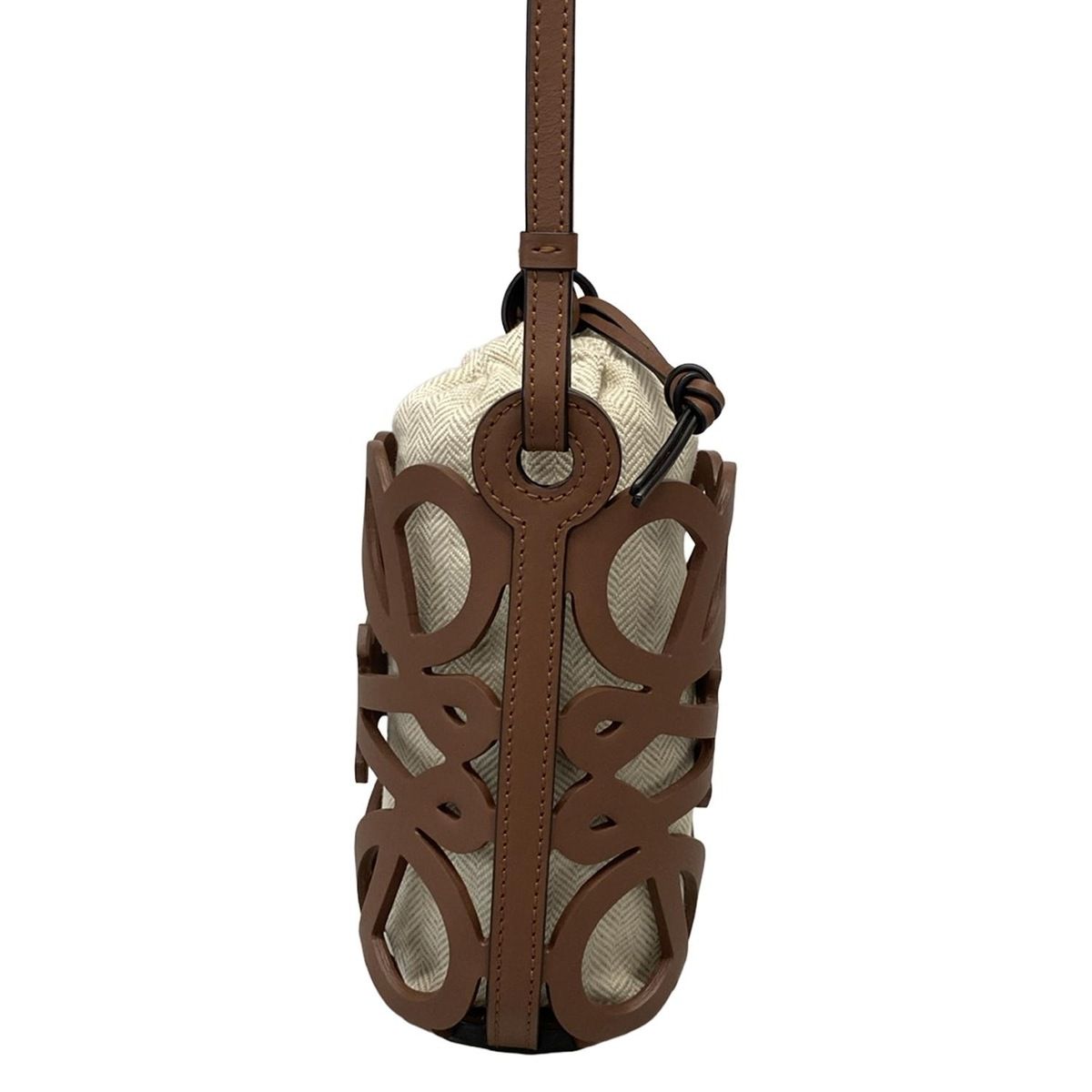 LOEWE(ロエベ) ショルダーバッグ美品 アナグラム カットアウト