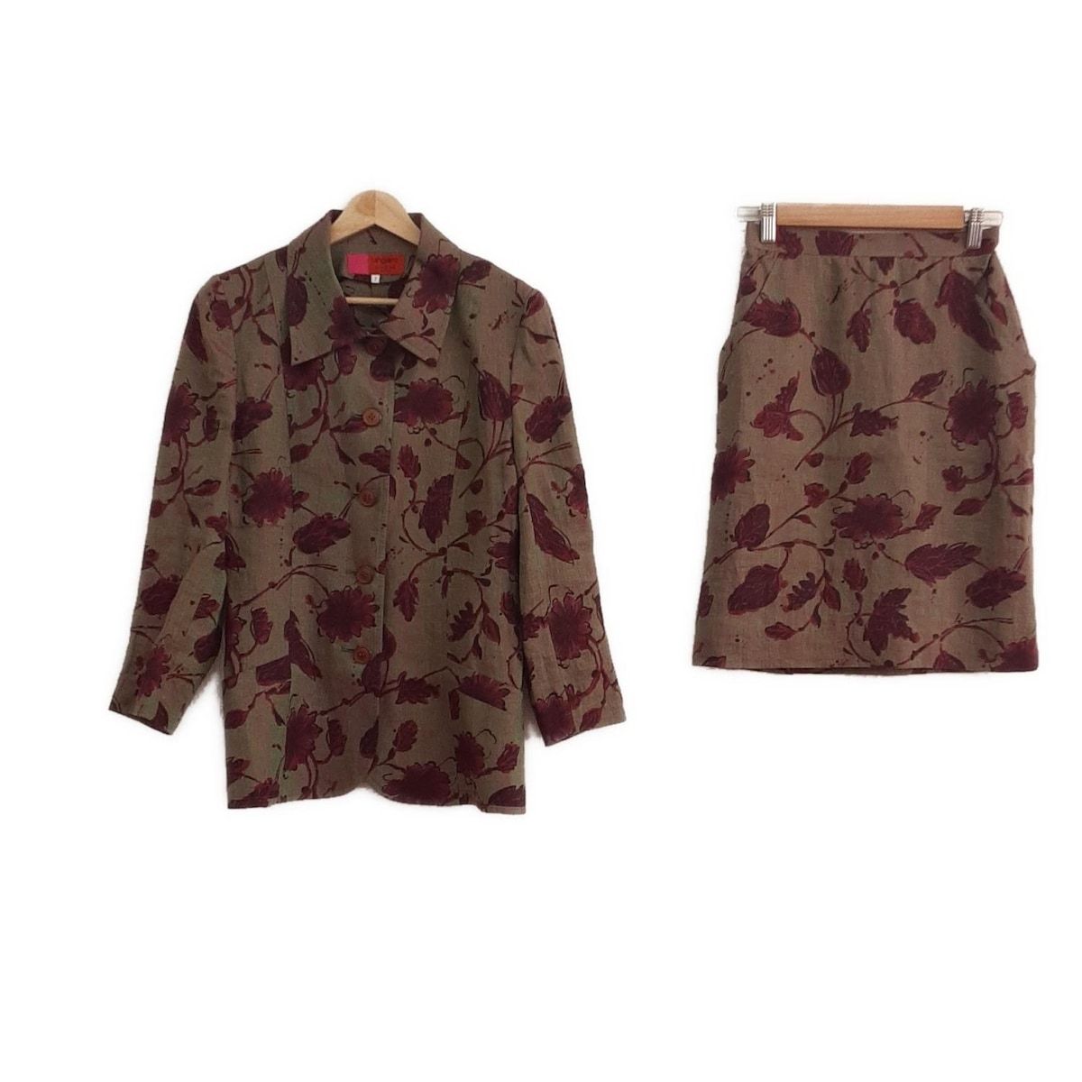 Ungaro ウンガロ スカートスーツ レディース - ボルドー×グリーン 麻|花柄