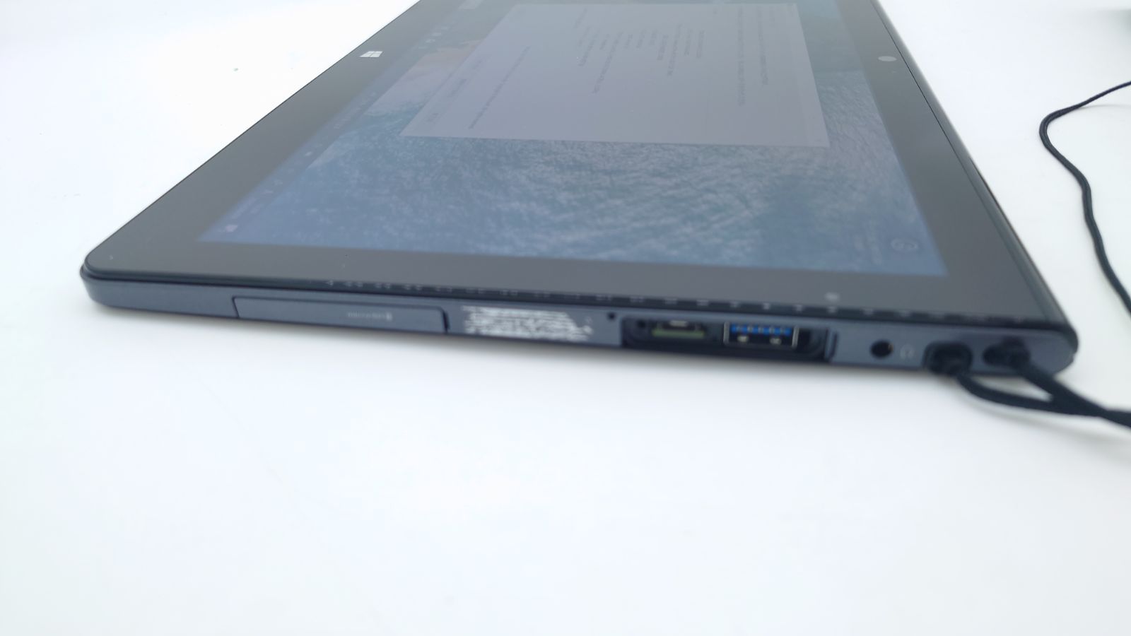 富士通 ARROWS Tab Q704/H Core i5 4300U 1.9GHz/4GB/128GB(SSD)/12.5W/FHD(1920x1080) タッチパネル/Win10 クレードル付属 【563195860】 Fujitsu ARROWS tab Q704⁄H Intel Core i5 4300U SSD 128GB