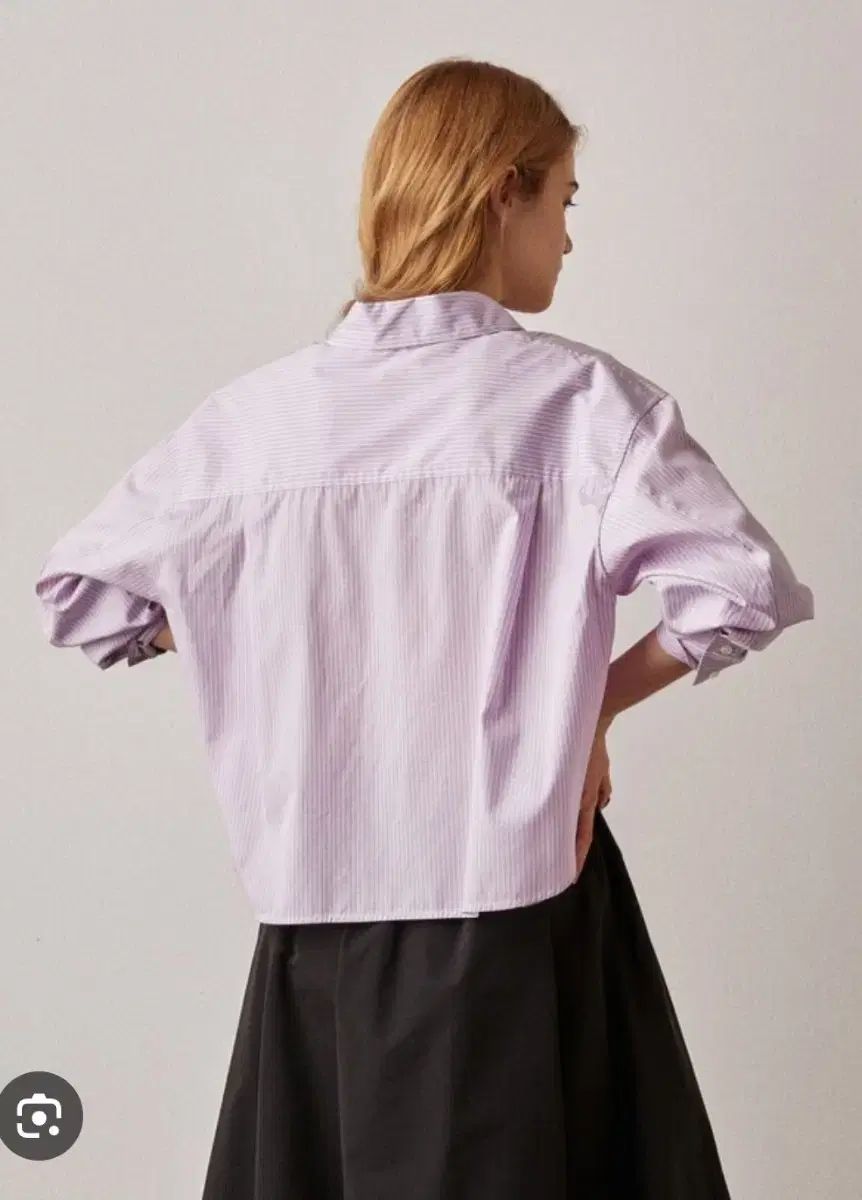 アッテヴァネッサ ブリューノ 2025 バイオレット ストライプ クロップド シャツ 55 66
