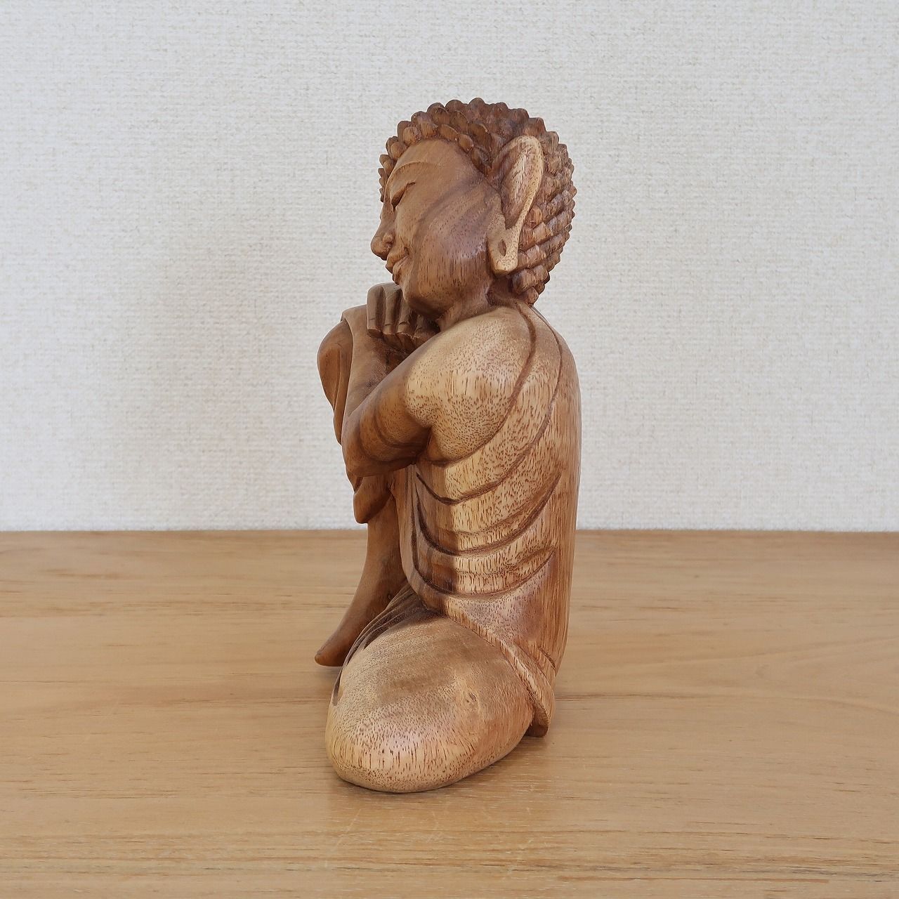 ブッダの木彫り リラックスブッダ 25cm 座像 スワール無垢材 木製仏像