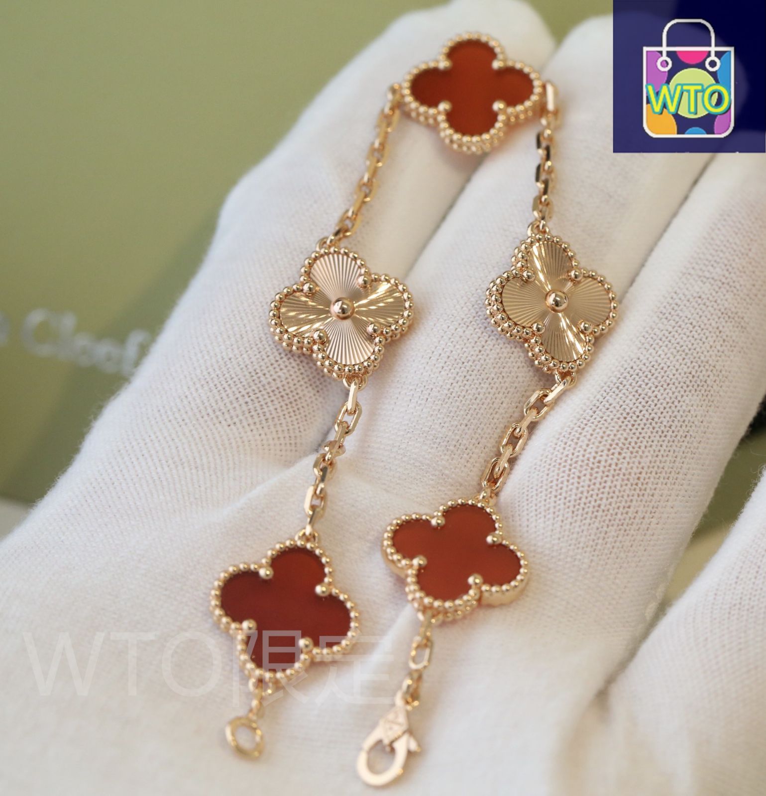 Van Cleef & Arpels 四つ葉ブレスレット -fMSaQJYSASt96KEiOR13g.png